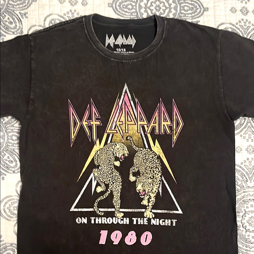 Def Leppard Graphic T-Shirt NWOT